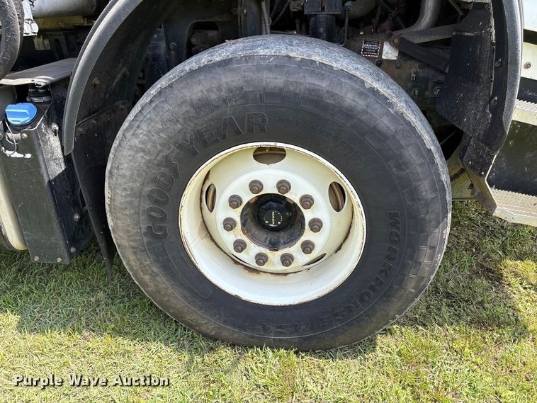 image for item EW1498 2018 Mack MRU refuse truck