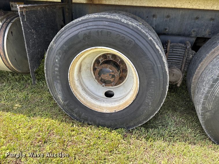 image for item EW1498 2018 Mack MRU refuse truck