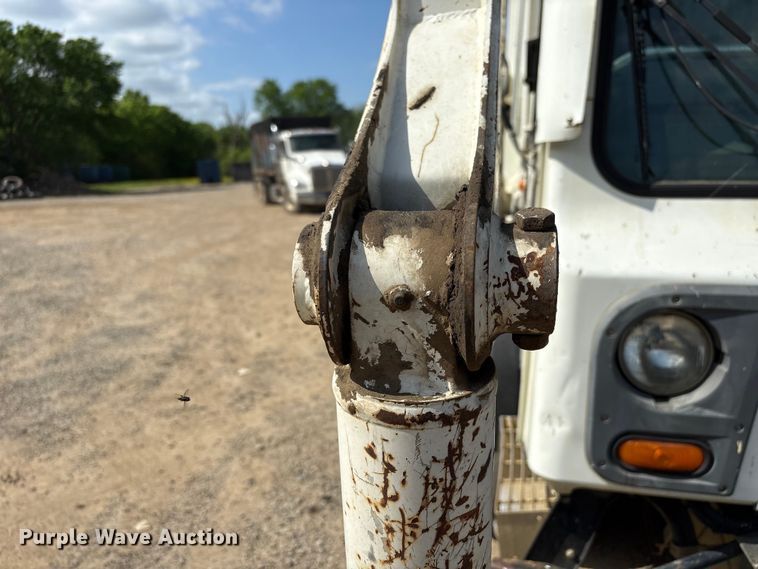 image for item EW1498 2018 Mack MRU refuse truck