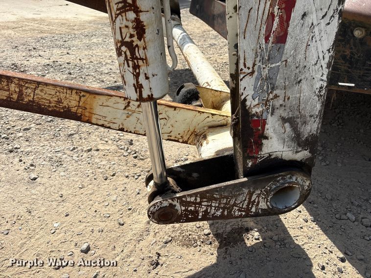 image for item EW1498 2018 Mack MRU refuse truck