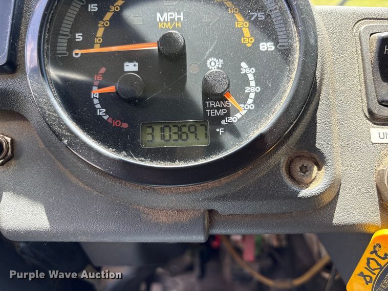 image for item EW1498 2018 Mack MRU refuse truck