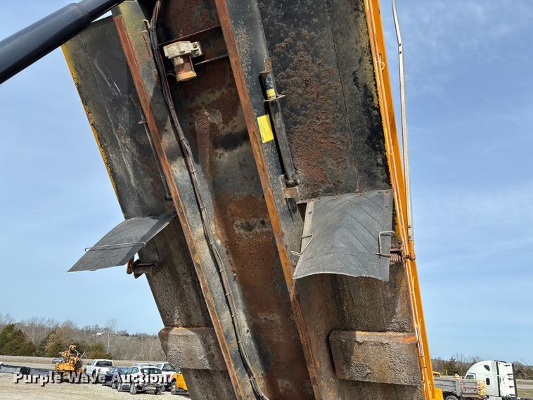 image for item FB3236 2013 International 7500 dump truck