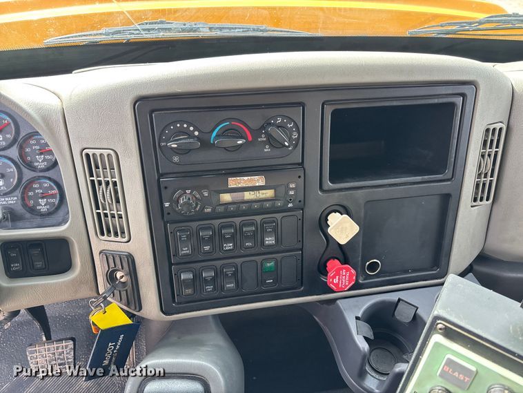 image for item FB3236 2013 International 7500 dump truck