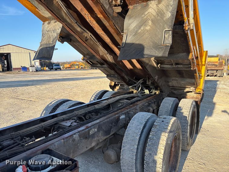 image for item FB3296 2009 International 7500 dump truck