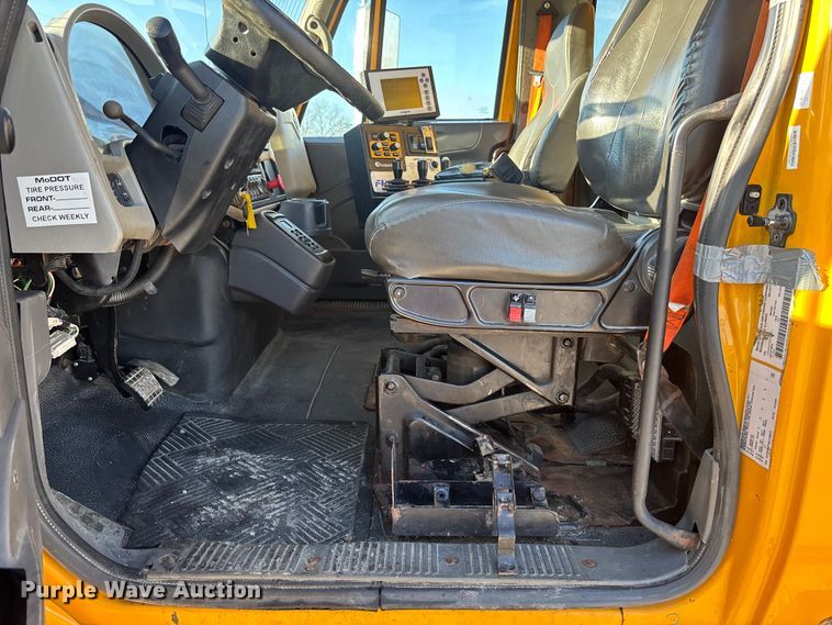 image for item FB3296 2009 International 7500 dump truck