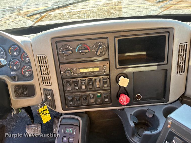 image for item FB3296 2009 International 7500 dump truck