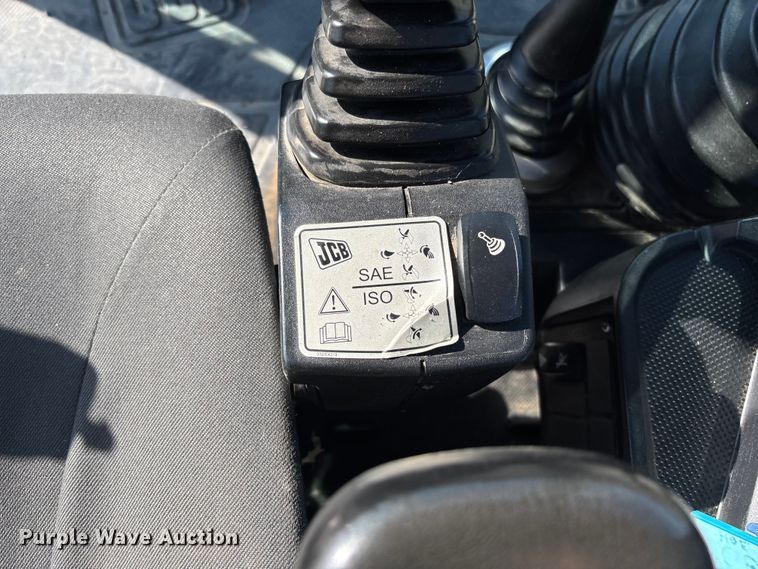 image for item FB3326 2016 JCB 3CX-14 backhoe