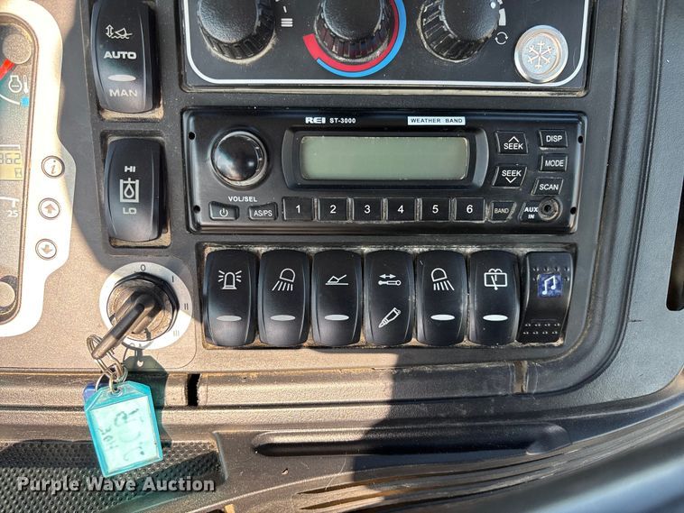 image for item FB3326 2016 JCB 3CX-14 backhoe