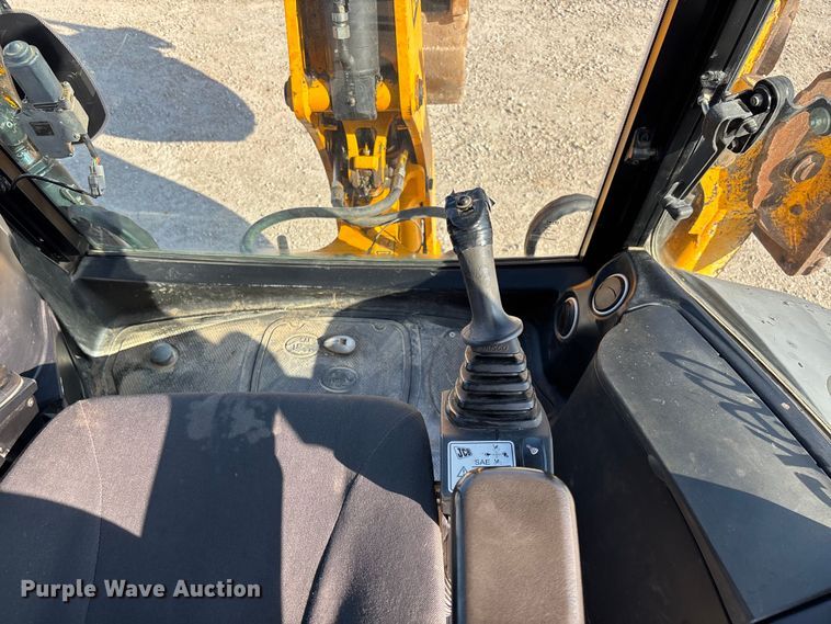 image for item FB3326 2016 JCB 3CX-14 backhoe