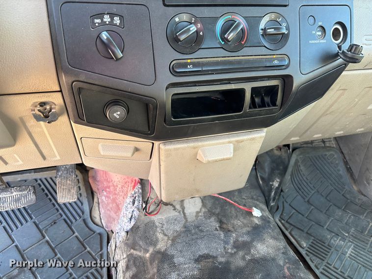 image for item FB3327 2008 Ford F250 Super Duty pickup truck