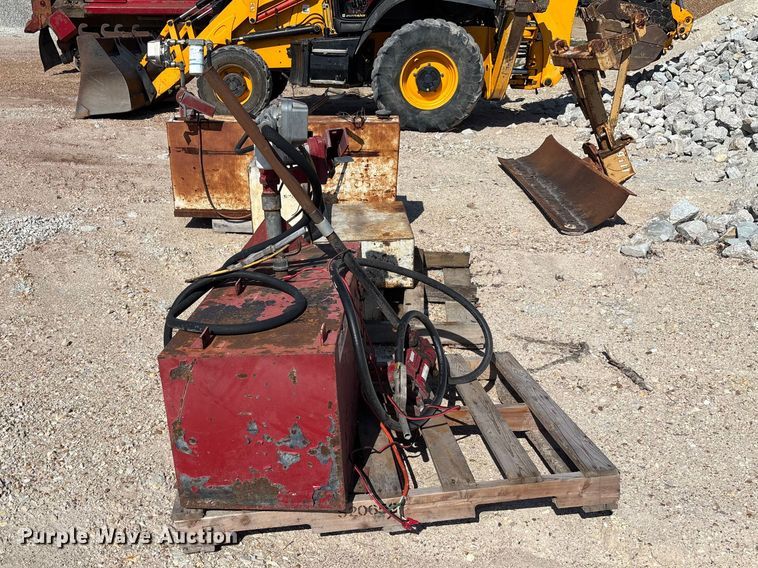 image for item FB3332 (3) Fuel tanks
