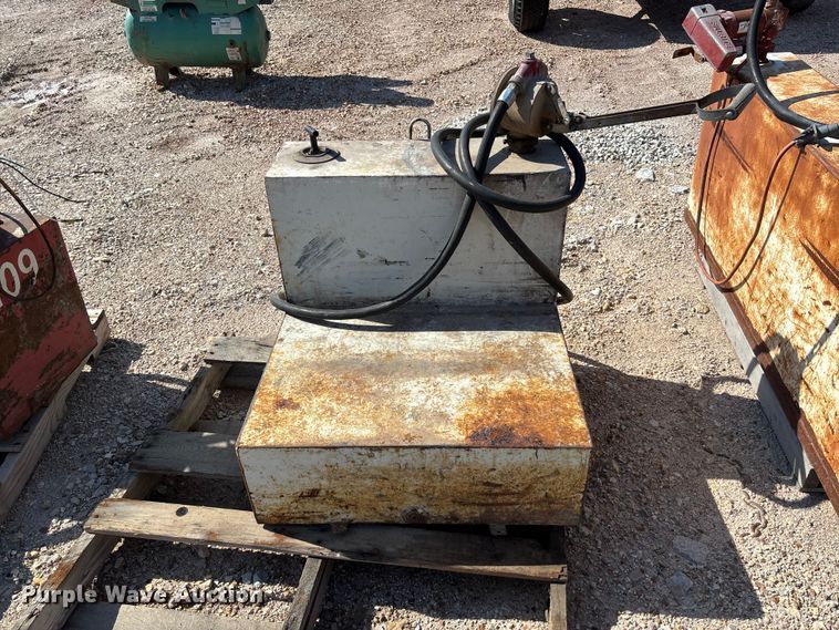 image for item FB3332 (3) Fuel tanks