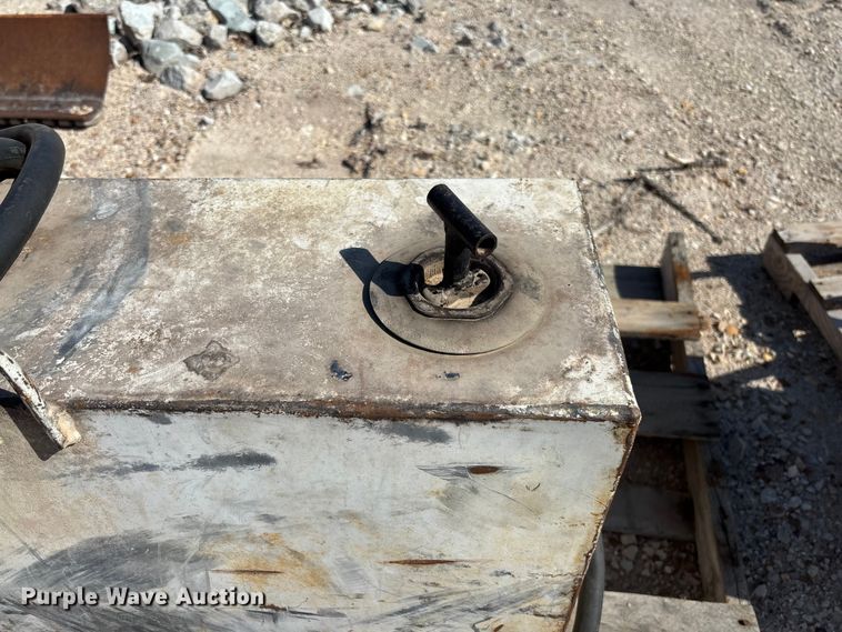 image for item FB3332 (3) Fuel tanks
