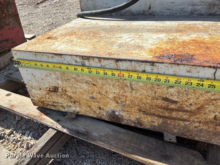 image for item FB3332 (3) Fuel tanks