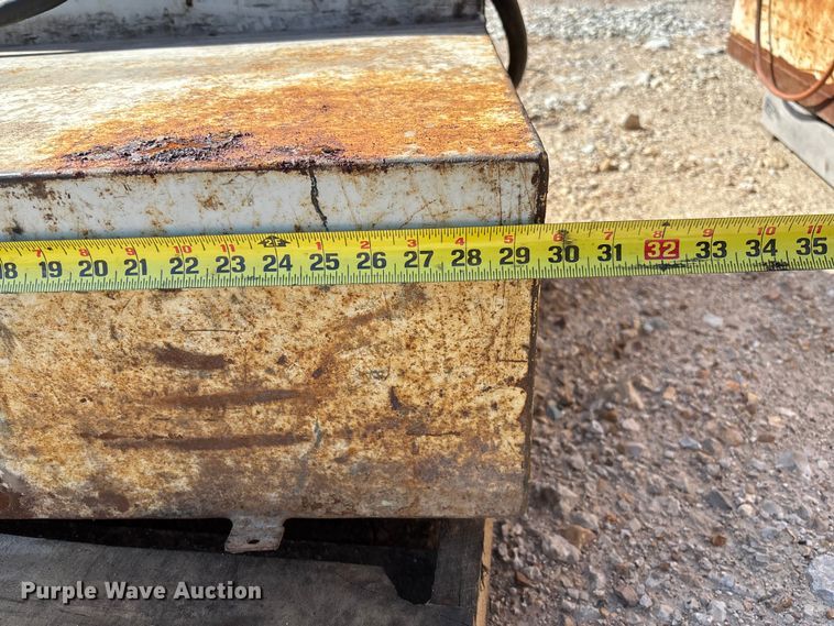 image for item FB3332 (3) Fuel tanks