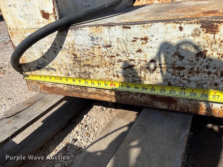 image for item FB3332 (3) Fuel tanks
