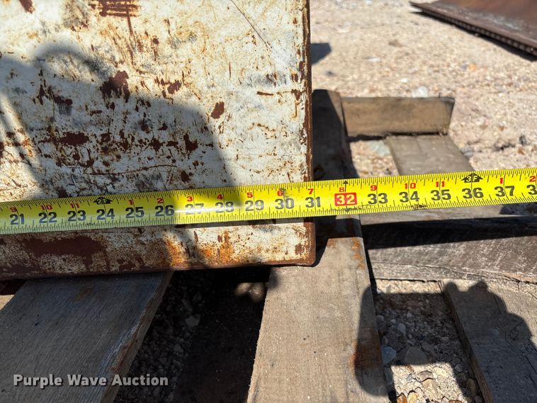 image for item FB3332 (3) Fuel tanks