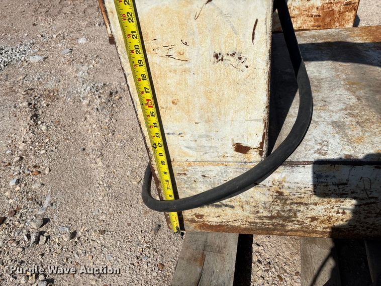 image for item FB3332 (3) Fuel tanks