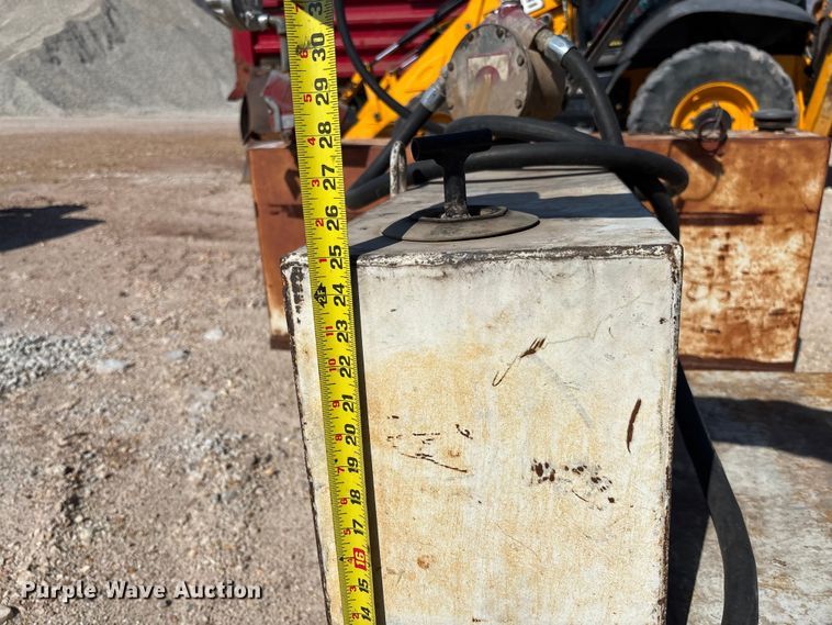 image for item FB3332 (3) Fuel tanks