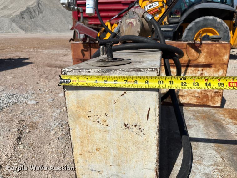 image for item FB3332 (3) Fuel tanks