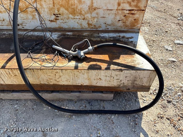 image for item FB3332 (3) Fuel tanks