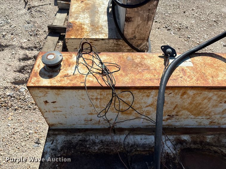 image for item FB3332 (3) Fuel tanks