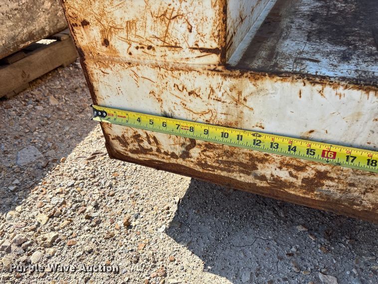 image for item FB3332 (3) Fuel tanks