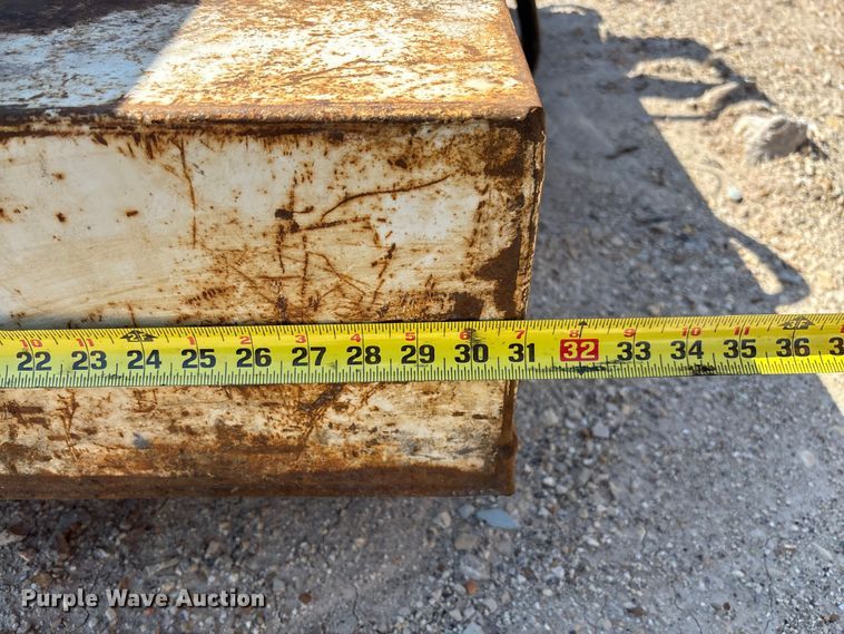 image for item FB3332 (3) Fuel tanks