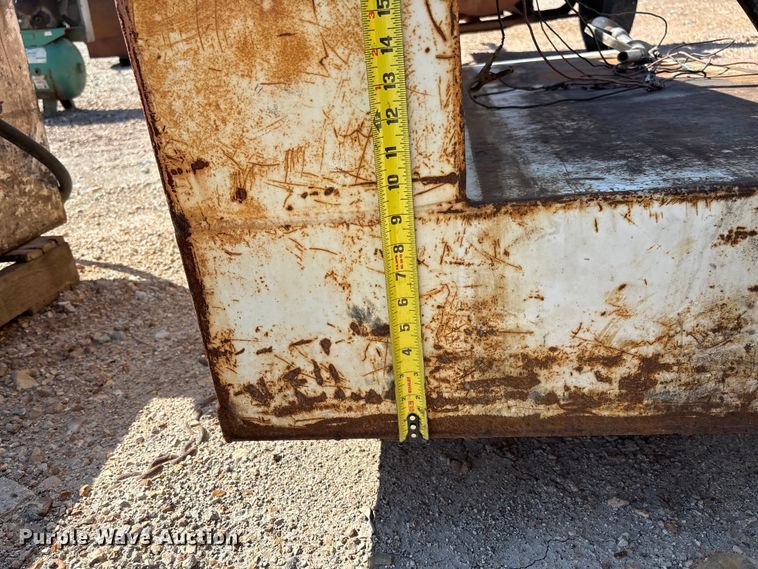 image for item FB3332 (3) Fuel tanks