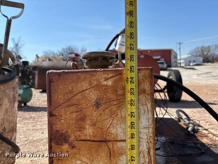 image for item FB3332 (3) Fuel tanks
