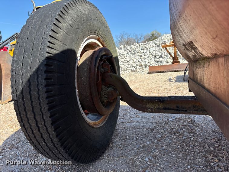 image for item FB3333 We-Mac fuel trailer