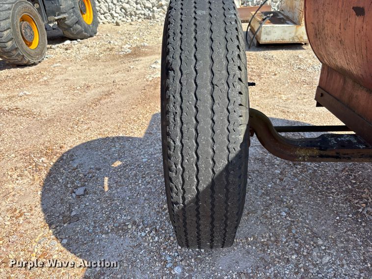 image for item FB3333 We-Mac fuel trailer