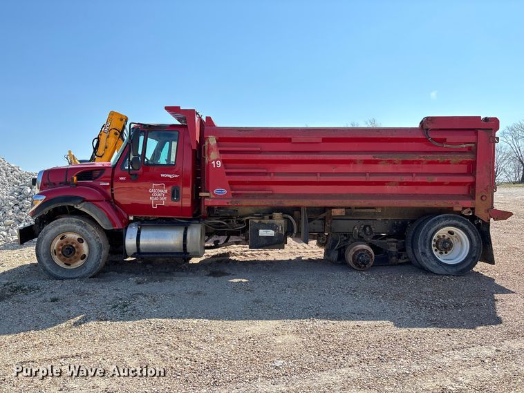 image for item FB3335 2011 International 7400 dump truck