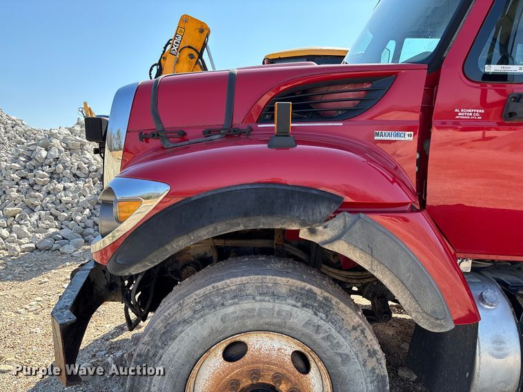 image for item FB3335 2011 International 7400 dump truck