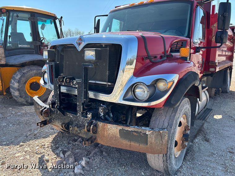 image for item FB3335 2011 International 7400 dump truck
