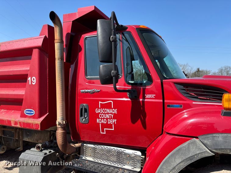 image for item FB3335 2011 International 7400 dump truck