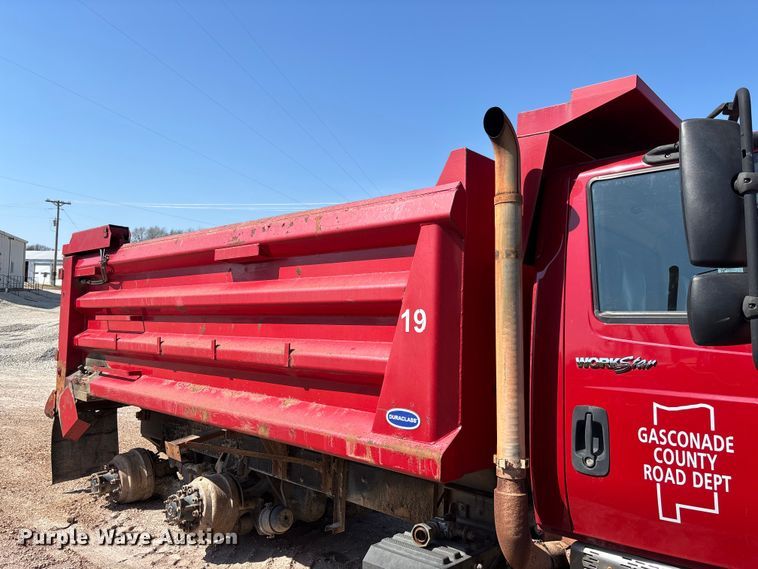 image for item FB3335 2011 International 7400 dump truck