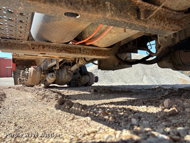 image for item FB3335 2011 International 7400 dump truck