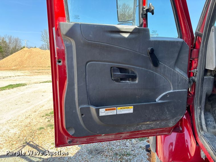 image for item FB3335 2011 International 7400 dump truck