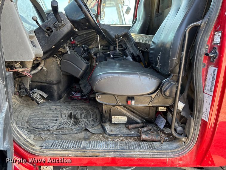 image for item FB3335 2011 International 7400 dump truck