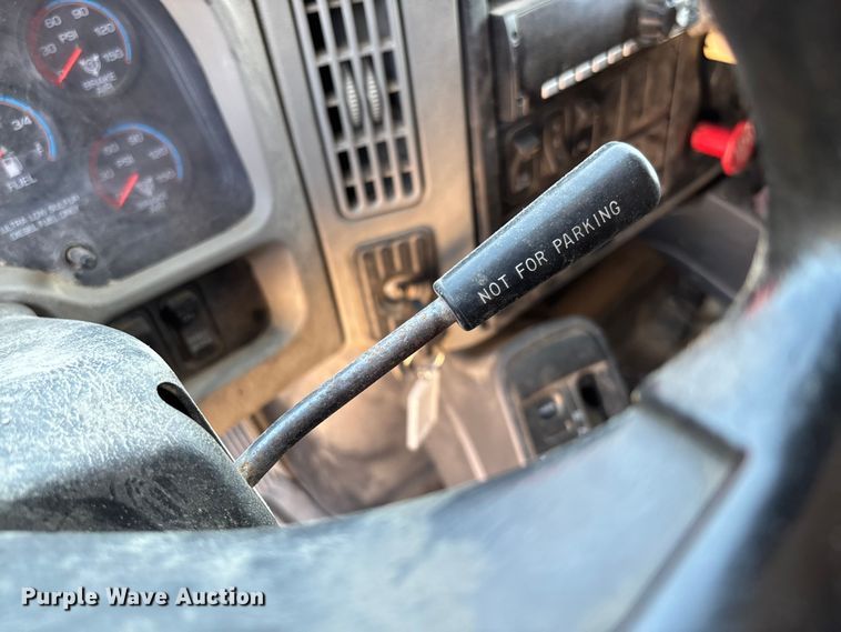 image for item FB3335 2011 International 7400 dump truck