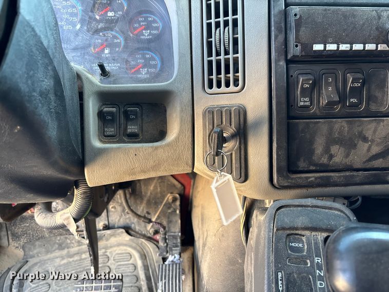 image for item FB3335 2011 International 7400 dump truck