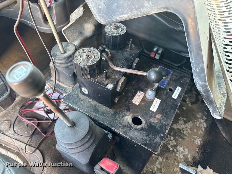 image for item FB3335 2011 International 7400 dump truck