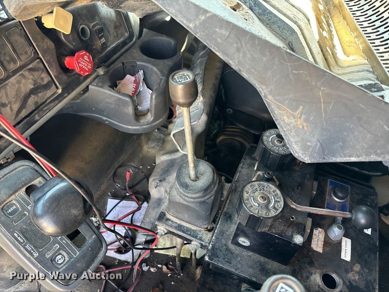 image for item FB3335 2011 International 7400 dump truck