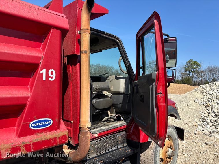 image for item FB3335 2011 International 7400 dump truck