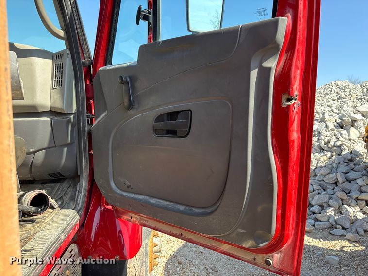 image for item FB3335 2011 International 7400 dump truck