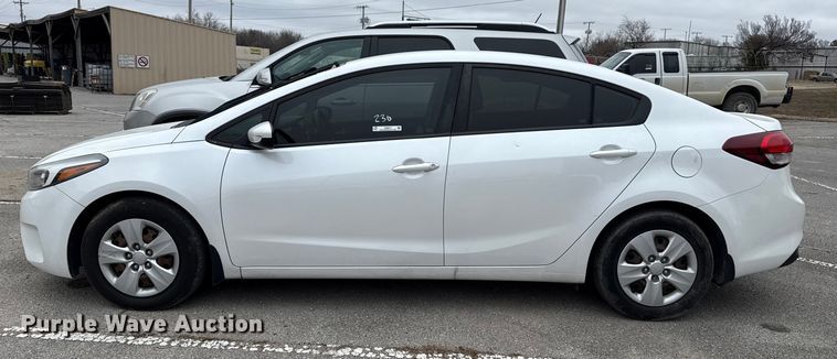 image for item FB8577 2017 Kia Forte 