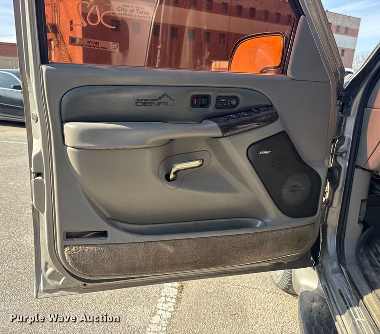 image for item FB8610 2002 GMC Yukon SUV