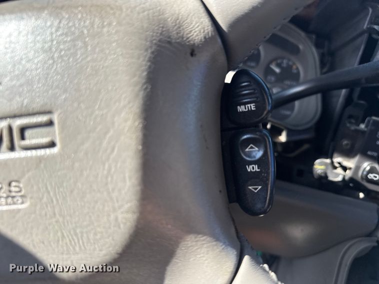 image for item FB8610 2002 GMC Yukon SUV