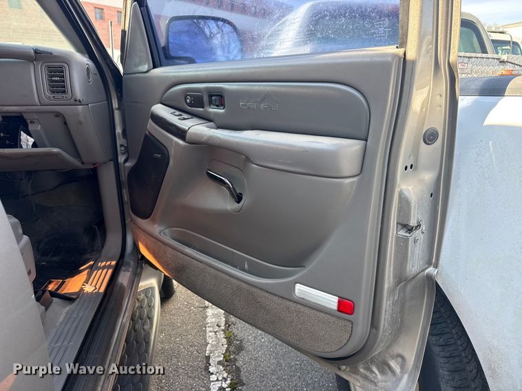 image for item FB8610 2002 GMC Yukon SUV